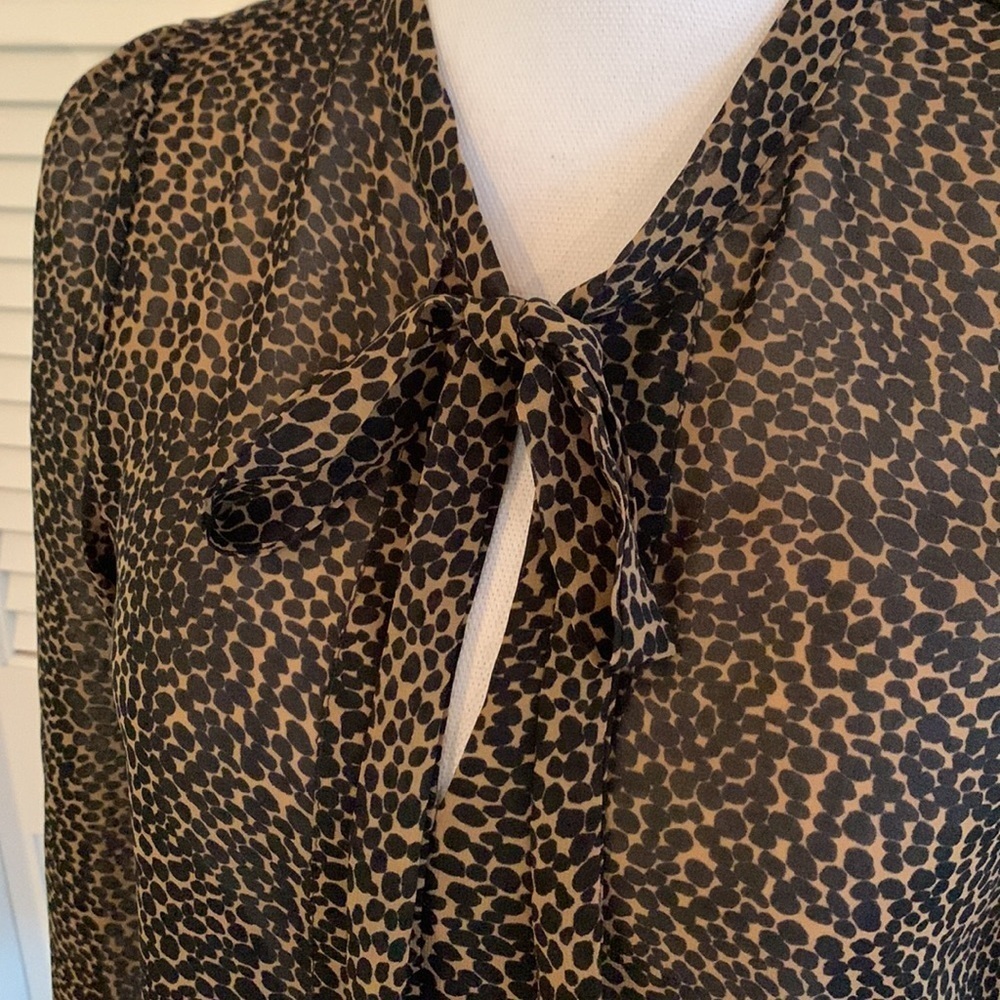 Emme Marella Tie Front V-neck Blouse Women’s Animal Print Sheer Hi Lo Hem Size 2